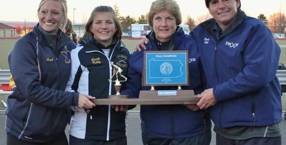 Comets coaches with the trophy