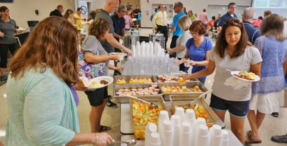 Participants grab some breakfast.