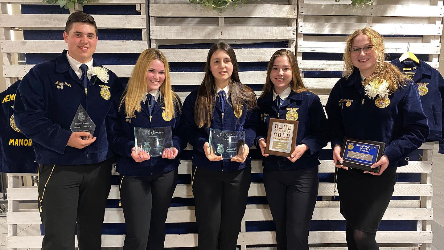 Upperclassmen Leadership Award winners Micah Frey, Addy Eby, Emma French, Chloe Perry and Jacqueline Nachmias.