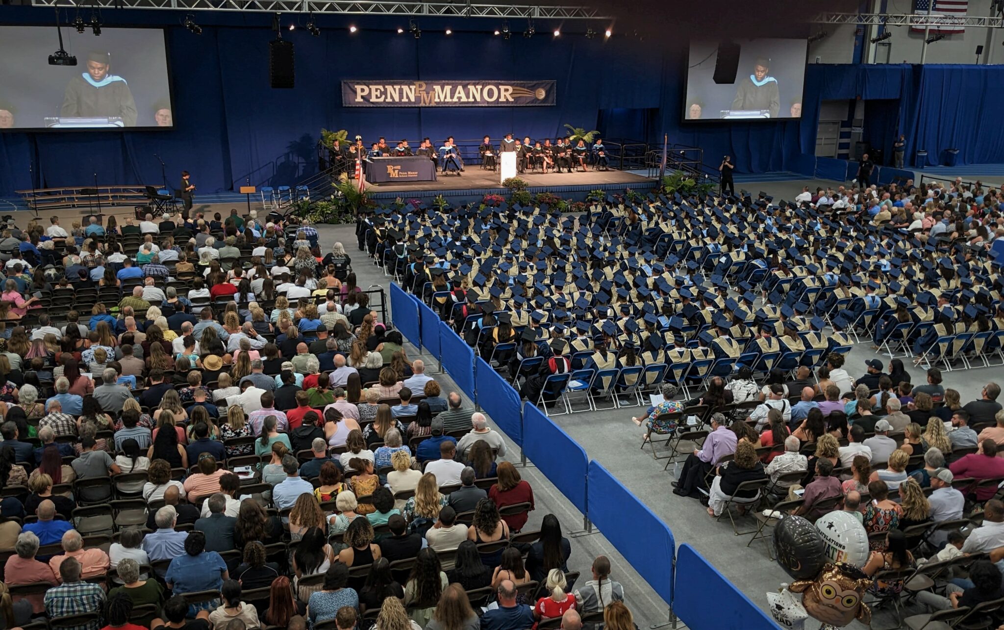 Photo of hundred of people at commencement