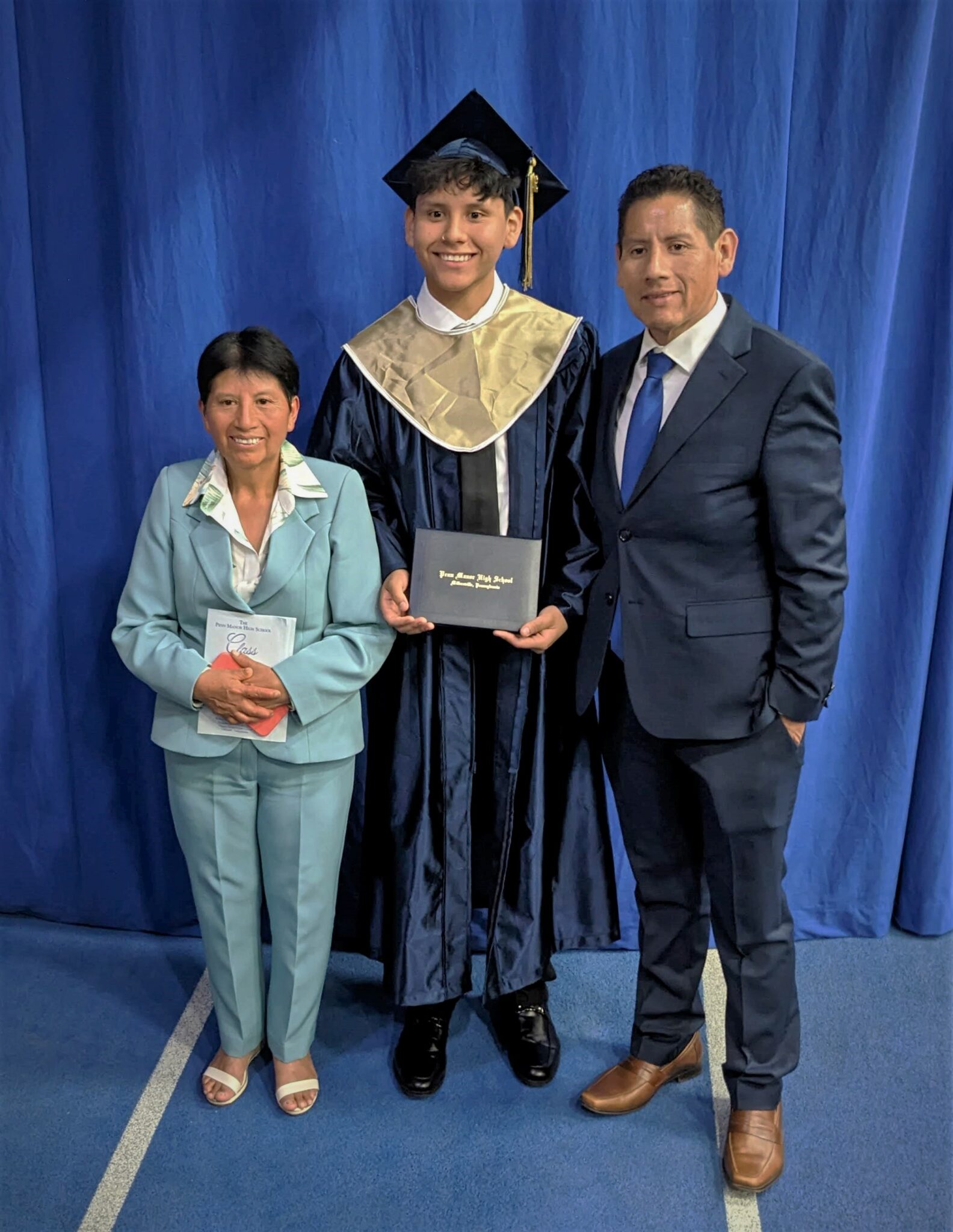 Photo of graduate posing with his parents